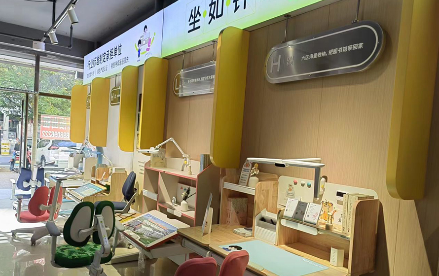 熱烈祝賀護(hù)童2644號建平第四小學(xué)店護(hù)童專柜盛大開業(yè)！
